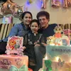 Jarang Tersorot, Ini 8 Potret Malayeka Shezan Anak Ahmad Albar yang Masih Berusia 5 Tahun - Aksinya Lucu Banget Saat Nyanyikan Ultah untuk God Bless