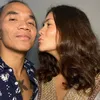 Kharismanya Mampu Luluhkan Wanita, Ini Sederet Potret Vokalis Band yang Setia Sama Istri Cantiknya