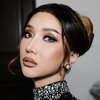 Disebut Ratunya Ratu, Ini 7 Potret Adu Gaya Lucinta Luna dan Millen Cyrus di Malam Puncak Puteri Indonesia 2022 yang Penuh Glamor