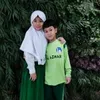 Meski Jadi Wanita Karier, Begini 7 Potret Kebersamaan Nia AFI Bareng 2 Anaknya yang Kompak