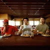 Lirik Lagu 'Waffle House' - Jonas Brothers, Berkumpul Bersama Orang-orang Tercinta
