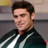 Topless dan Makin Berotot, Zac Efron Siap Jadi Penjaga Pantai