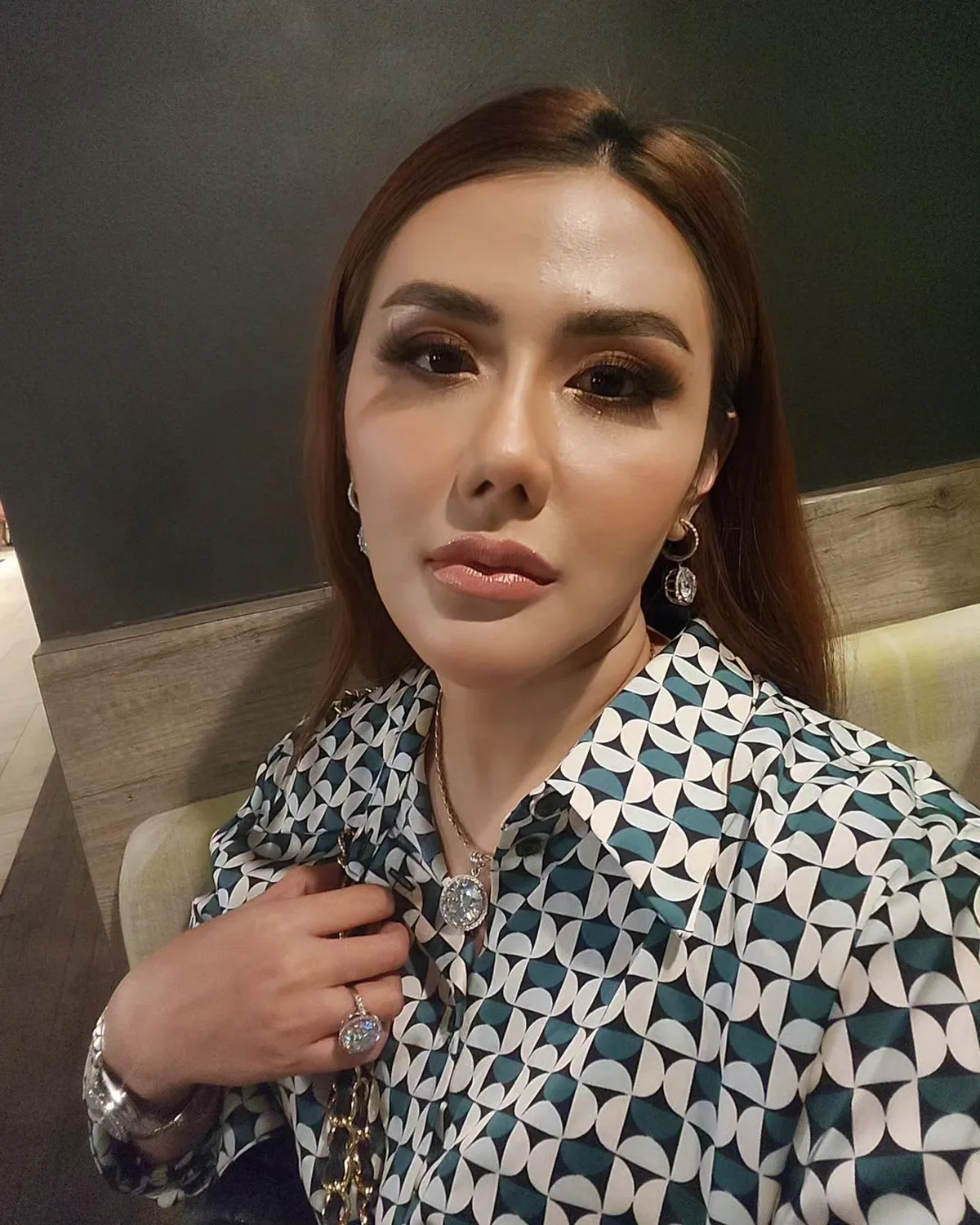 Profil Rey Utami yang Saat Ini Disebut Jadi Artis Terkaya di Indonesia ...