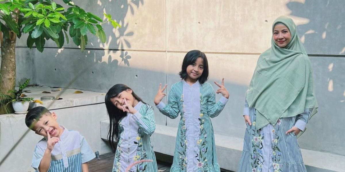 5 Inspirasi Model Gamis Terbaru, Banyak Dipakai Kalangan Artis ...