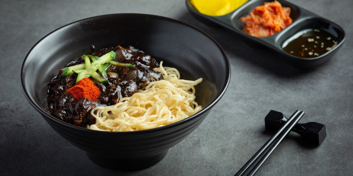 6 Resep Mie Hitam Korea yang Praktis dan Mudah Dibuat di Rumah