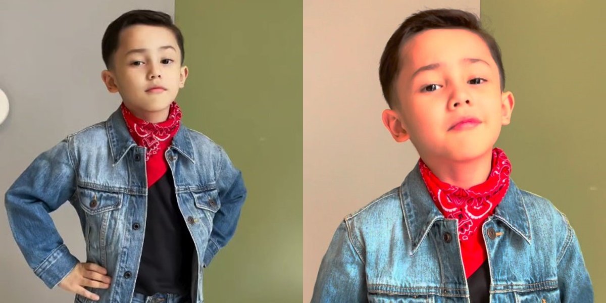 7 Potret Sakalingga Anak Ussy Sulistiawaty yang Makin Ganteng - Bakat Jadi Model, Pose Rapikan Rambut Cool Banget