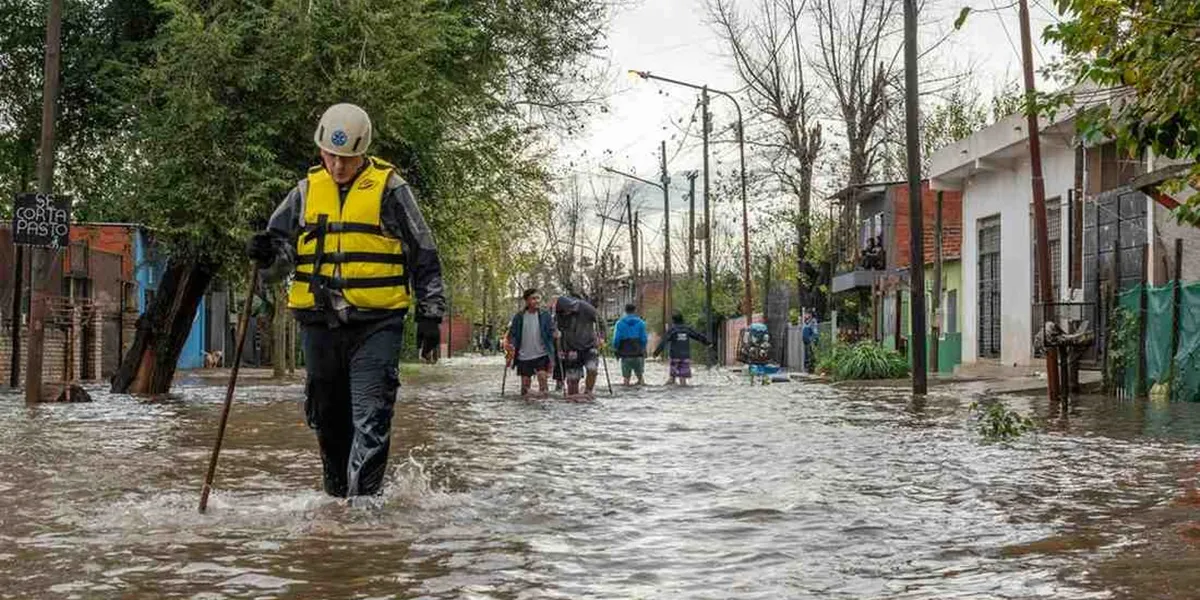 Arti Mimpi Banjir Besar Air Jernih Menurut Psikologi, Primbon, dan Spiritual
