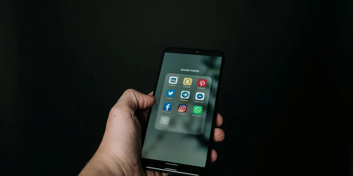Cara Hapus Iklan di WhatsApp