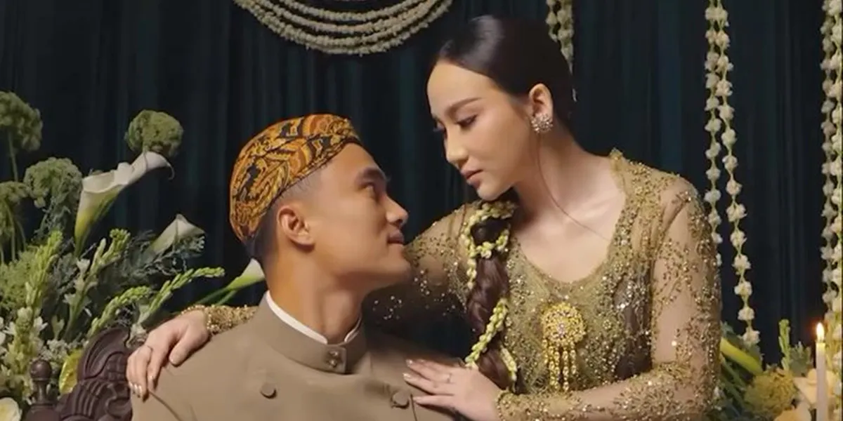 Ernando Ari Umumkan Prewedding, Foto Mesra Banjir Selamat