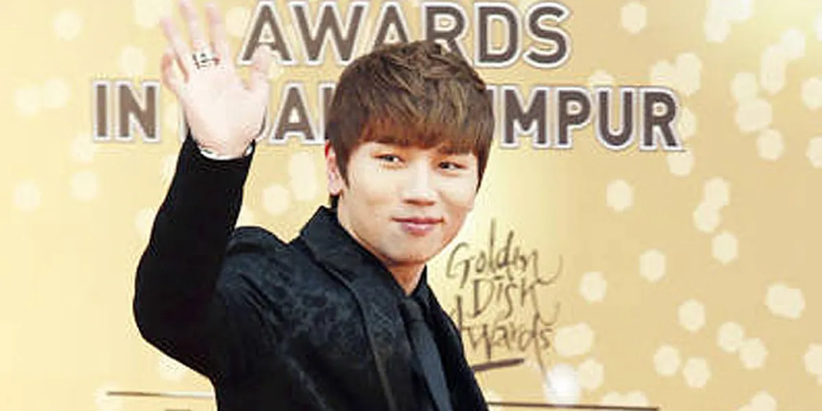 [FOTO] Chanyeol EXO-K Peluk Model Cantik di MV K.Will - KapanLagi.com