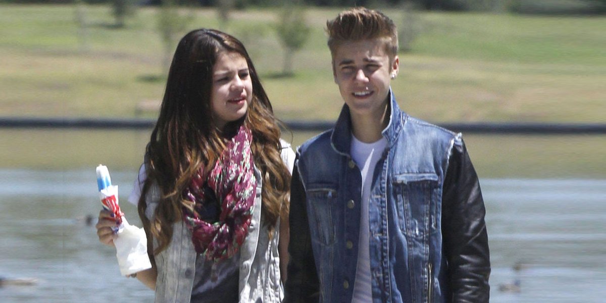 Hadiri Acara Rohani, Justin Bieber - Selena Gomez 'Ciuman' Mesra