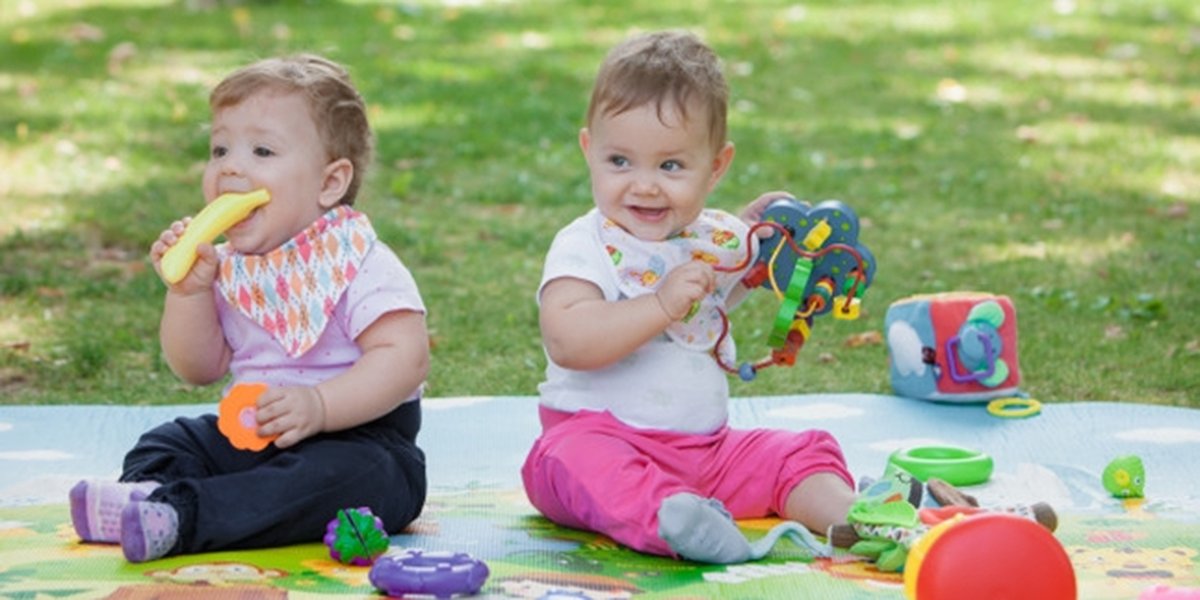 10 Mainan Bayi 0-12 Bulan yang Baik untuk Tumbuh Kembang - Kecerdasan Otak  - Kapanlagi.com