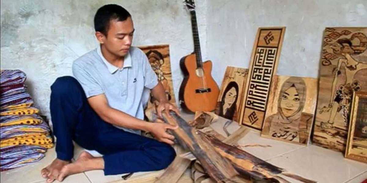 Kreatif Pemuda Cirebon Ini Ubah Pelepah Pisang Jadi Karya Seni