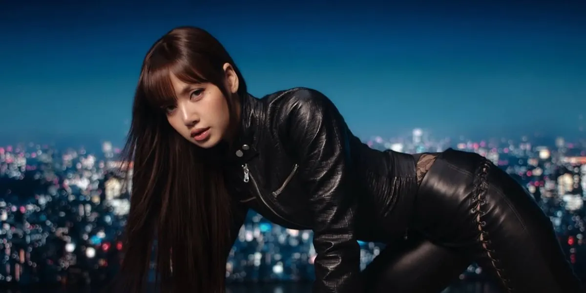 Lisa Distasio Lisa BLACKPINK Cetak Sejarah Jadi Idol K-Pop Pertama yang Gelar ...
