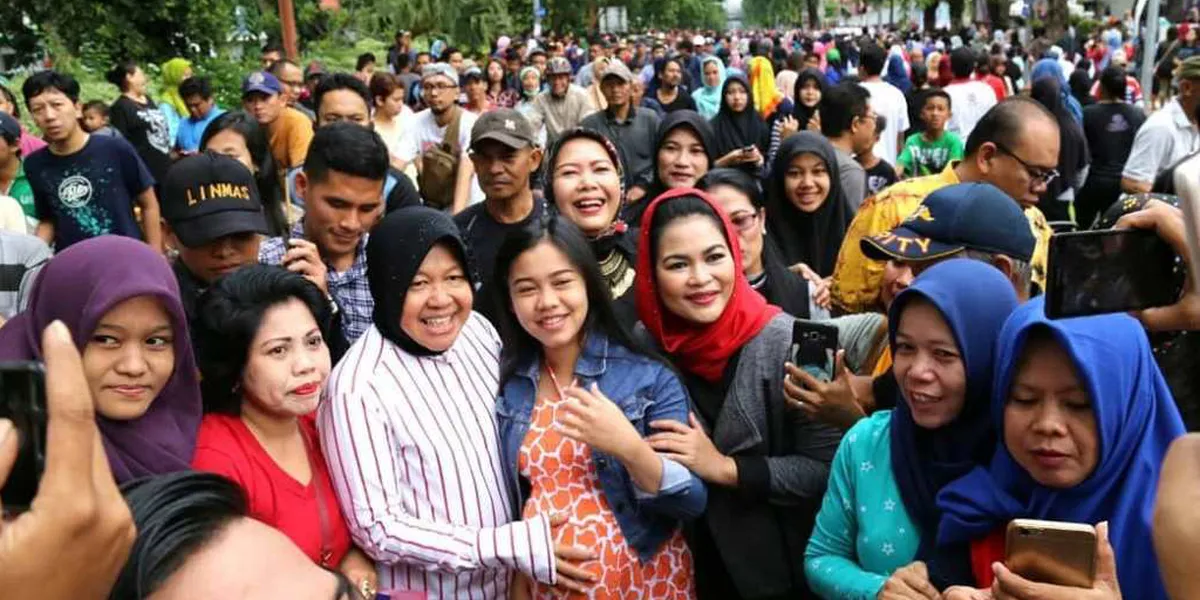 Momen Saat Puti Guntur Soekarno Jadi Rebutan Foto Groufie - KapanLagi.com
