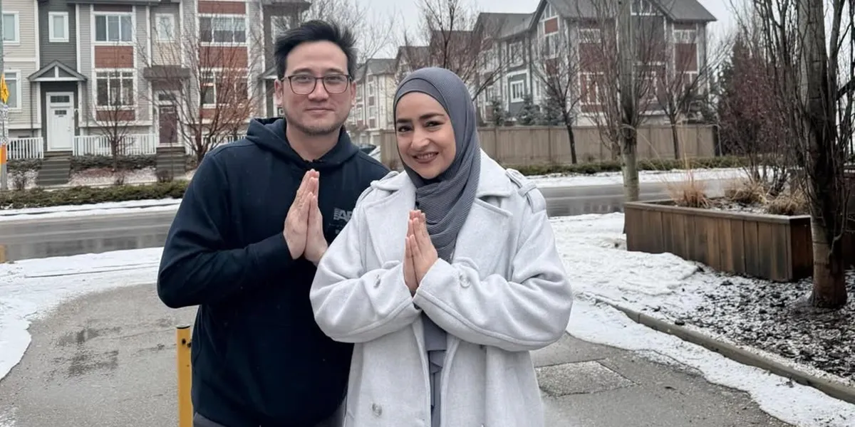 Potret Tengku Firmansyah dan Cindy Fatika Sari Ketemu Cucu Pertama ...