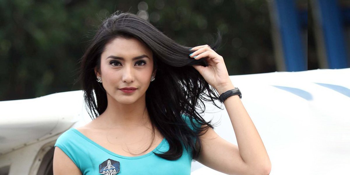 Video artis indonesia. Tyas Mirasih Pamer tetek.