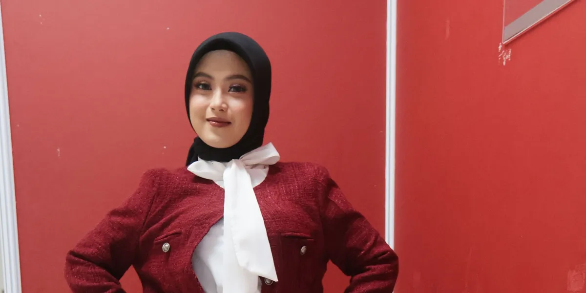 Rela Bolak-Balik Bandung-Jakarta, Mela Kejar Mimpi di D'Academy 8 - Kapanlagi.com