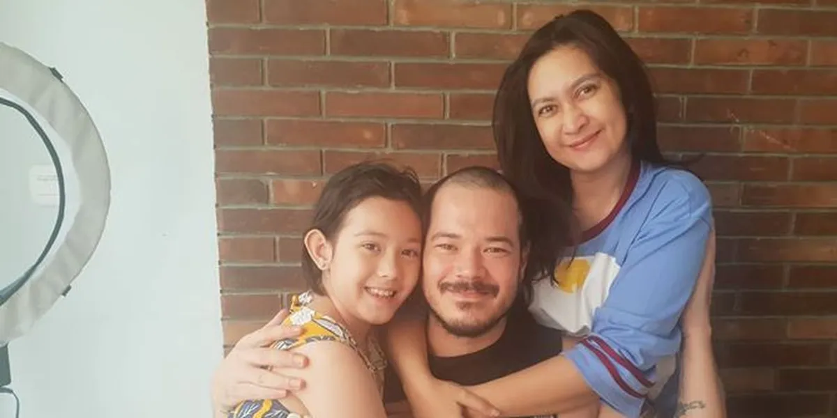 Zack Lee Unggah Foto Rangkul Nafa Urbach dan Mikhaela, Komentar Mantan