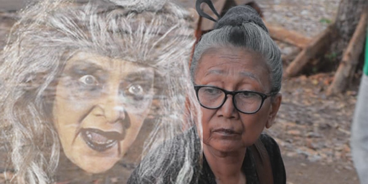 10 Portraits of Asriati, the Legendary Voice of 'Mak Lampir' who is Currently 69 Years Old