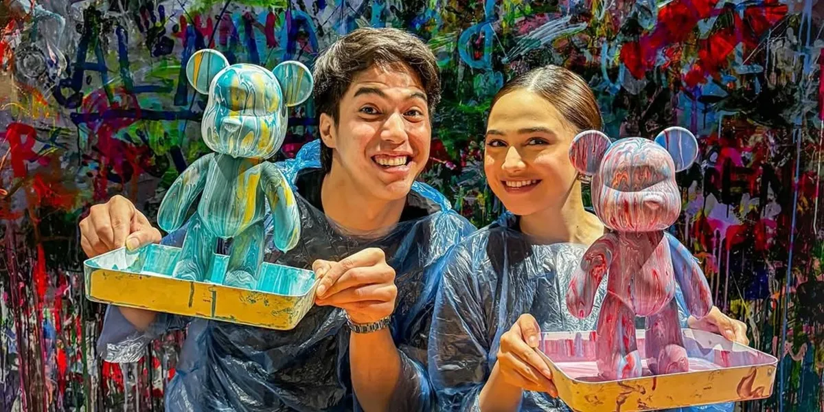 10 Photos of Syifa Hadju & El Rumi on Dates, Vacationing Abroad to Eating at Street Side Stalls