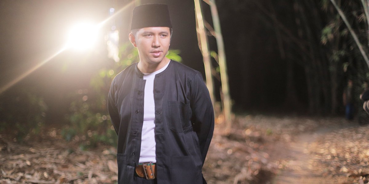 11 Photos of Emil Dardak Shooting the Film 'THE SANTRI', Becoming an Ustaz