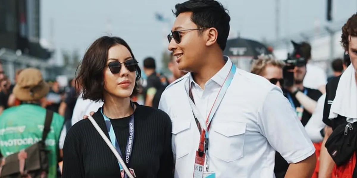11 Romantic Photos of Darma Mangkuluhur and Patricia Schuldtz, So Attached Like Sticky Rice
