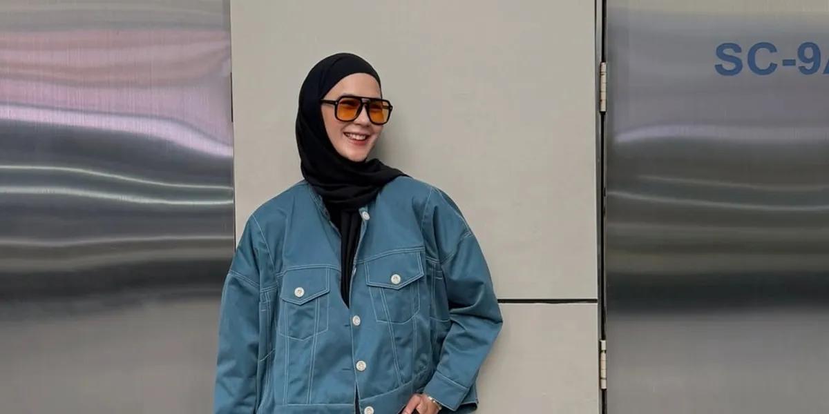 12 Potret Outfit Paula Verhoeven Selama Setahun, Konsisten Tampil Stylish dengan Hijab