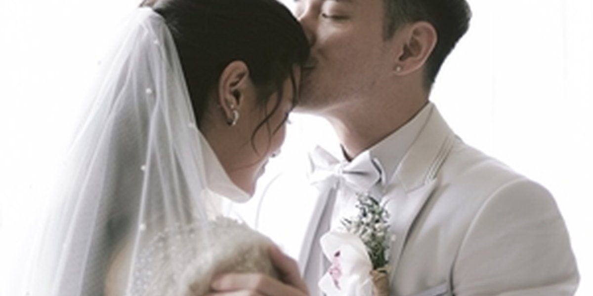 13 Portraits of Audi Marissa and Anthony Xie's Dream Wedding that Look So Harmonious: Regardless of the Judgmental Comments from Netizens