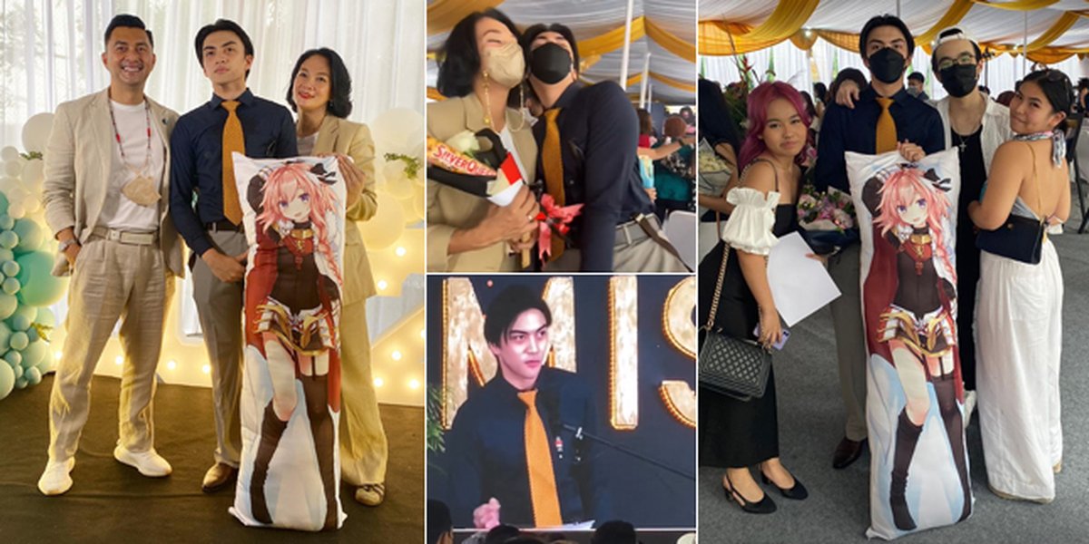 14 Portraits of Arka Anjasmara and Dian Nitami's Graduation, Handsome Face and His Wibu Pillow Become the Spotlight