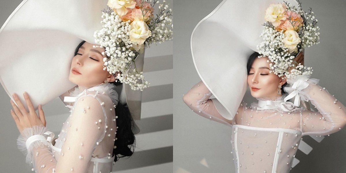 6 Beautiful Photos of Asmirandah in Dutch Style, Classic with a Wide Hat Full of Flowers