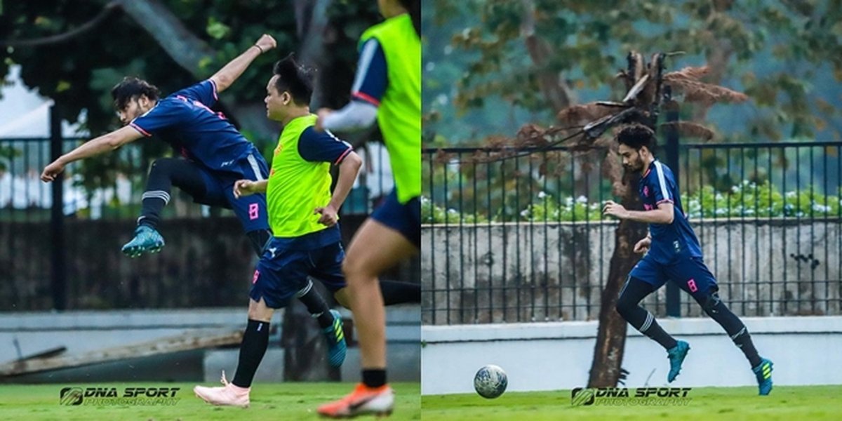 6 Portraits of Achmad Megantara, the actor who plays Zidan in 'LOVE STORY THE SERIES' while playing football, appearing very macho with sweat pouring