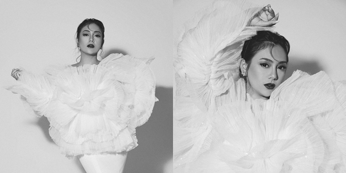 6 Portraits of Celine Evangelista in the Latest Photoshoot, Her Beauty Shines Even More in Black and White Photos - Her Dress is Very Elegant
