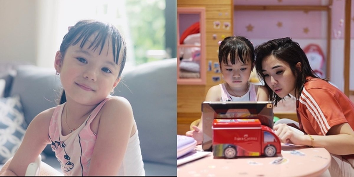 6 Photos of Gempi Learning at Home, Playing with Gisella Anastasia and Gading Marten