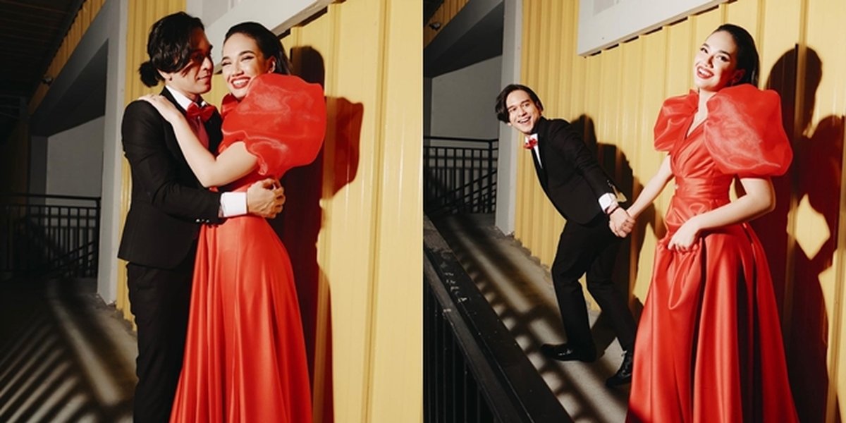 6 Portraits of Haico Van Der Veken, Star of the TV Series 'LOVE STORY THE SERIES' at the Infotainment Awards 2021, Still Holding Hands Affectionately with Rangga Azof