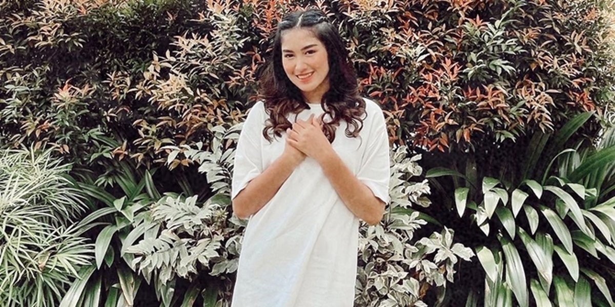 6 Latest Portraits of Ochi Rosdiana, Star of the Soap Opera 'BUKU HARIAN SEORANG ISTRI', Wearing All-White Clothes, Samuel Zylgwyn's Comment Becomes the Highlight