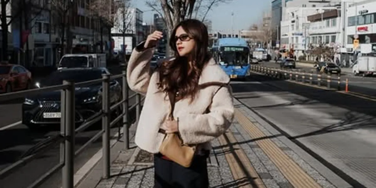 7 Gaya Seleb Liburan Musim Dingin di Korea, Tampil Stylish dan Memukau