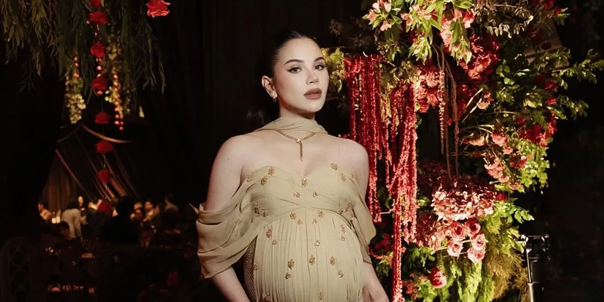 7 Photos of Alyssa Daguise at Syifa Hadju's Wedding Reception, Elegantly Wearing a Rp700 Million Necklace