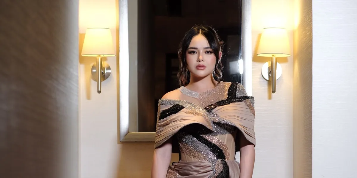 7 Potret Amanda Manopo Tampil Elegan di Premier Film DUSUN MAYIT, Aura Bintangnya Sangat Terpancar