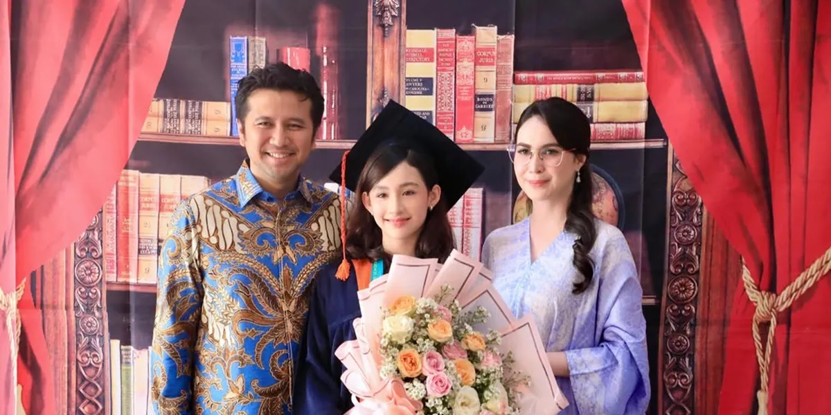 7 Portraits of Arumi Bachsin on Her Eldest Child's Graduation Day, Looking Charming and Maternal
