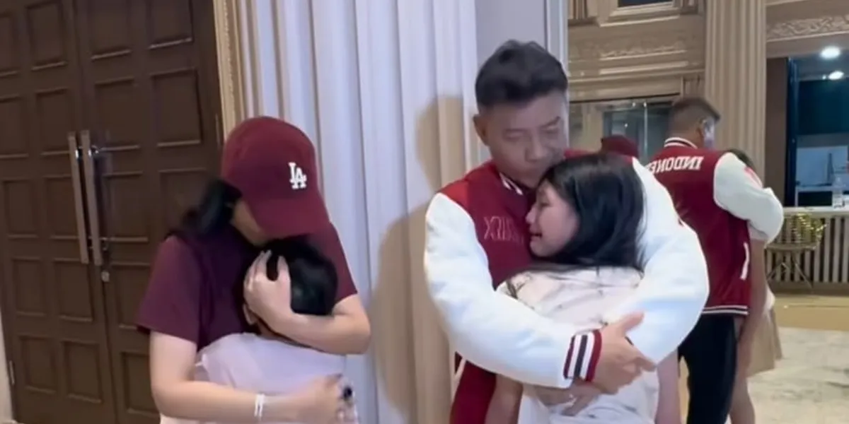7 Photos of Ashanty Saying Goodbye to Her Children Before Going to Korea, Flooded with Tears