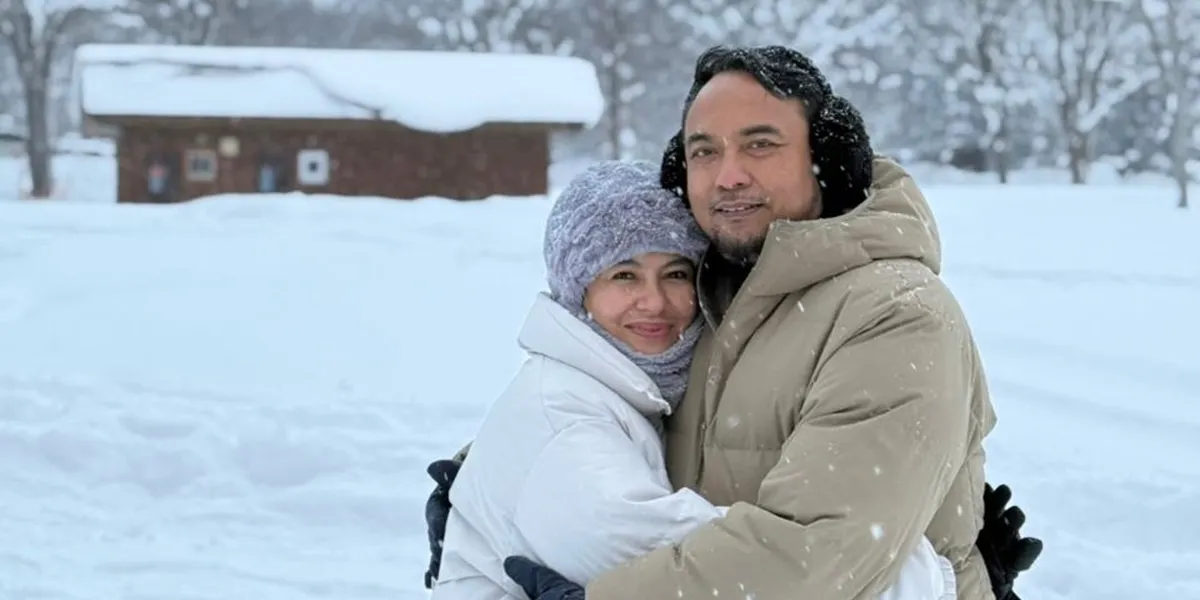 7 Potret Bebi Romeo dan Meisya Siregar Main Salju Bersama, Romantis - Bak Lagi Prewed