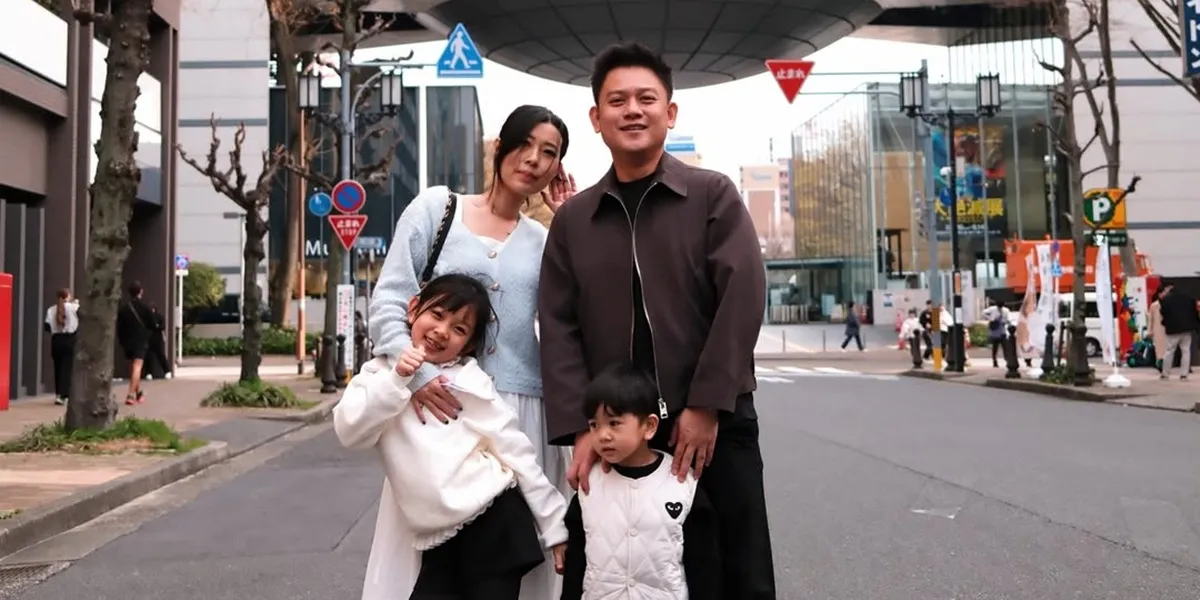 7 Photos of Bobon Santoso's Family Vacation in Japan, Offering Apologies from the Heart and Soul
