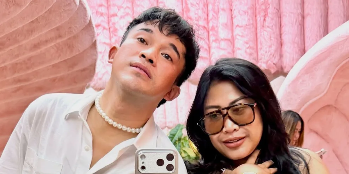 7 Photos of Boiyen Looking More Glowing After Divorcing Rully, Vacationing with Anwar BAB