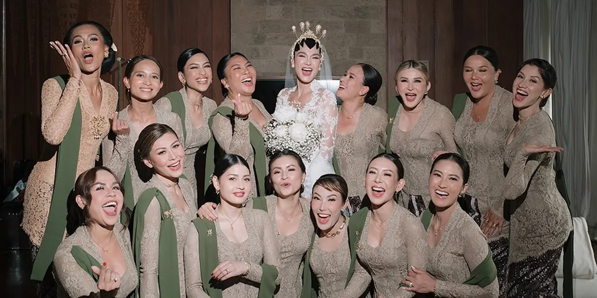 7 Photos of Luna Maya's Bridesmaids Who Look Coordinated During the Wedding Ceremony, Cheerful Minister Gang Friends