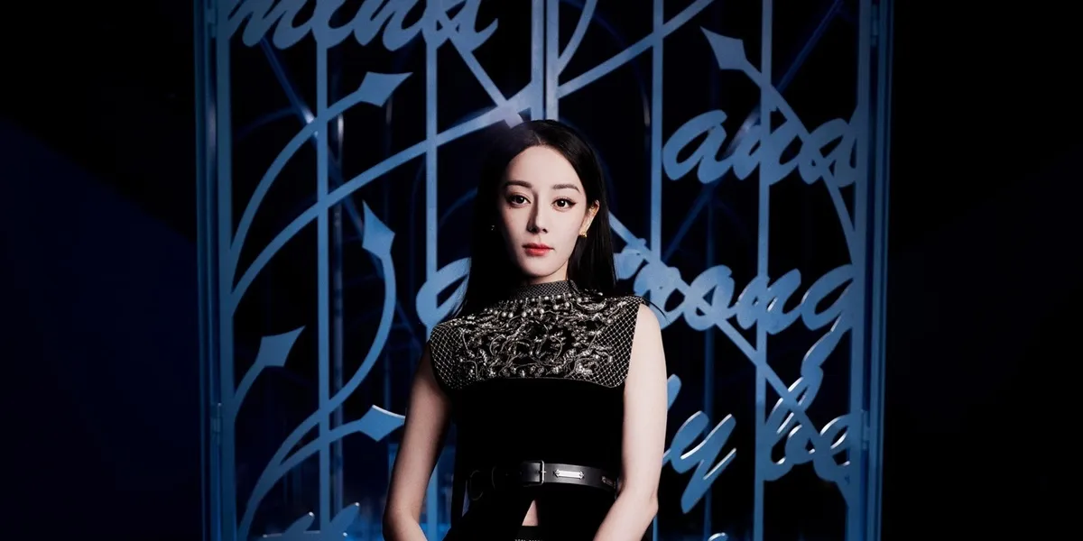 7 Beautiful Portraits of Dilraba Dilmurat in Various Fashion Styles, Captivating - Her Aura Shines