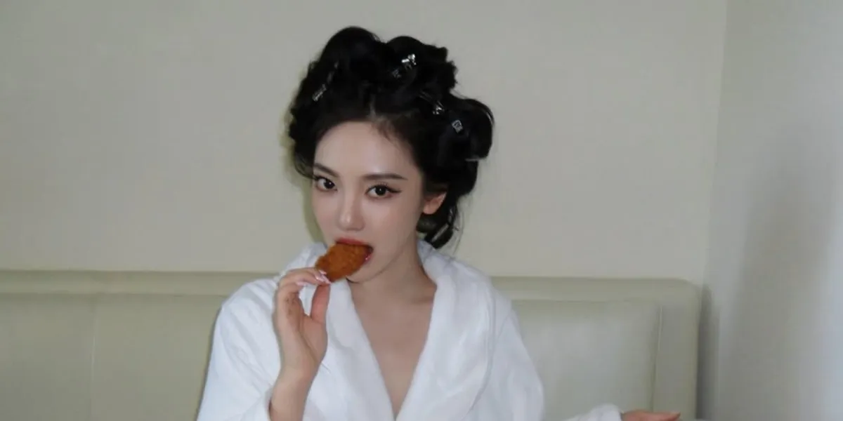 7 Beautiful Portraits of Ningning aespa in a Bathrobe Preparing for the Met Gala
