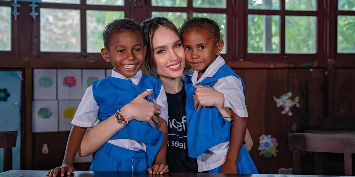 7 Portraits of Cinta Laura's Social Action in Asmat Papua, Her Sincerity Touches the Heart