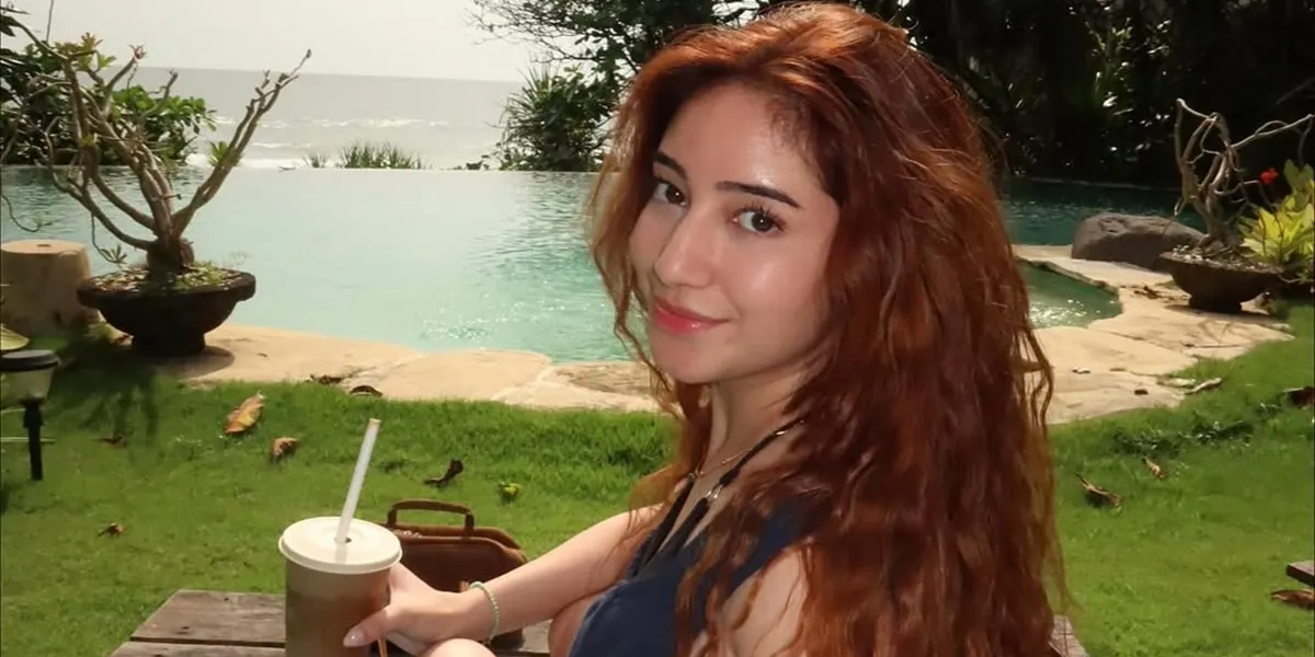 7 Potret Dannia Salsabilla Pamer Kecantikan, Rambut Berantakan Tapi Pesonanya Tak Pudar