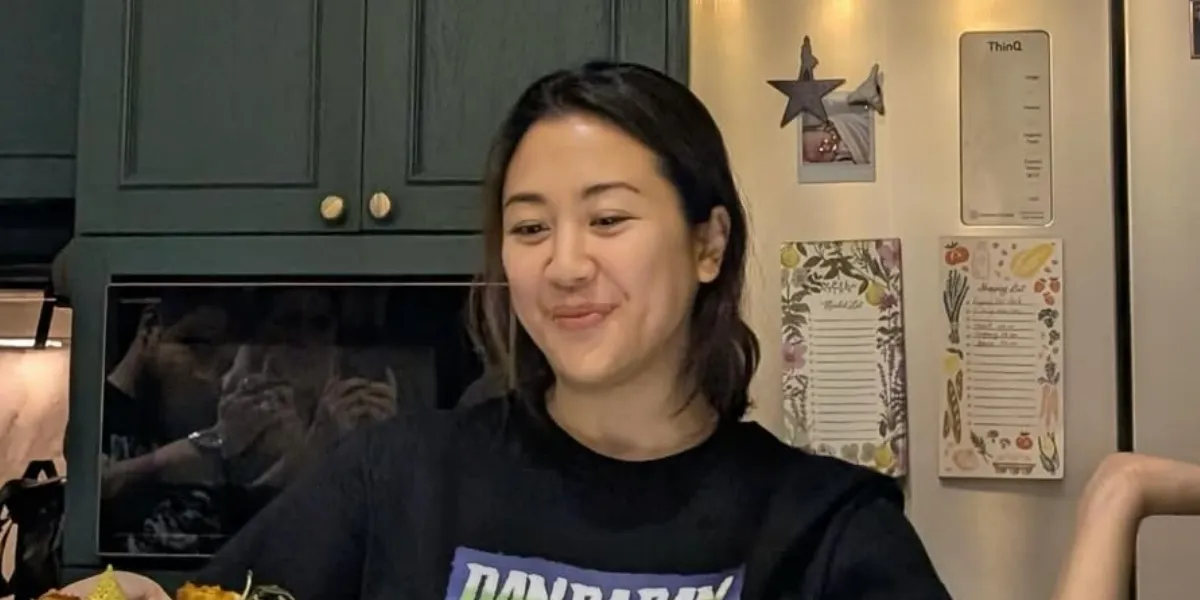 7 Portraits of Sherina Munaf's Apartment Kitchen, Elegant and Clean Design